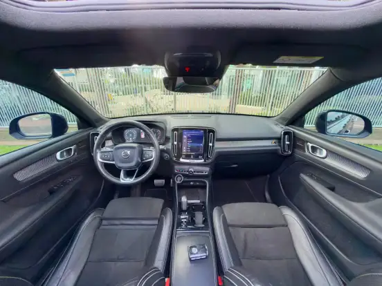 VOLVO-XC40-2.0 T5 GASOLINA R-DESIGN AWD GEARTRONIC VOLVO-XC40-2018