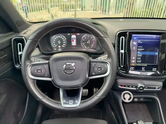 VOLVO-XC40-2.0 T5 GASOLINA R-DESIGN AWD GEARTRONIC VOLVO-XC40-2018