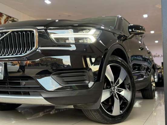 VOLVO-XC40-2020
