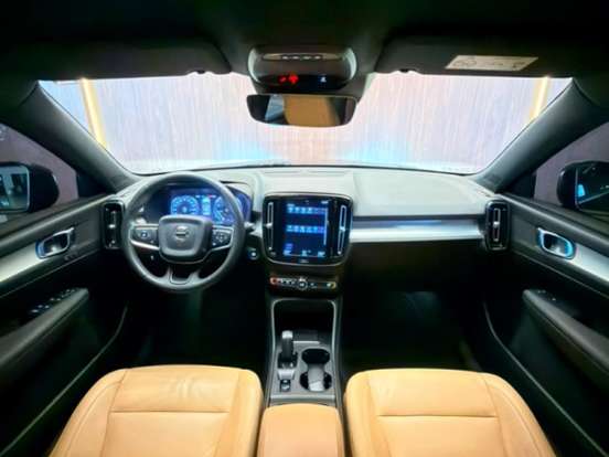 VOLVO-XC40-2.0 T5 GASOLINA MOMENTUM AWD GEARTRONIC VOLVO-XC40-2020