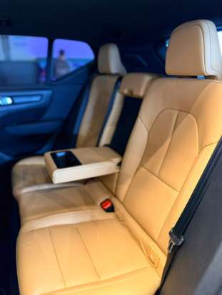 VOLVO-XC40-2020