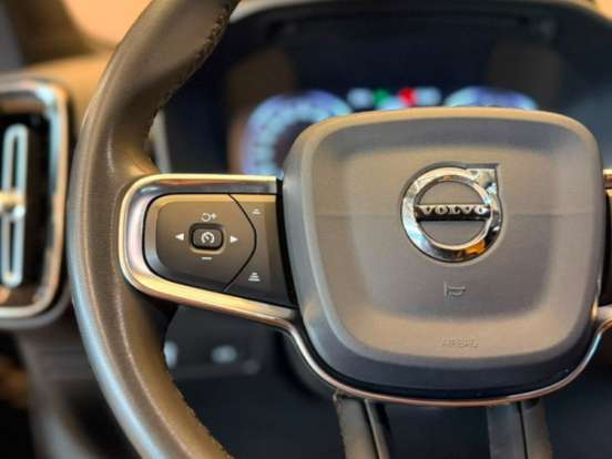 VOLVO-XC40-2.0 T5 GASOLINA MOMENTUM AWD GEARTRONIC VOLVO-XC40-2020