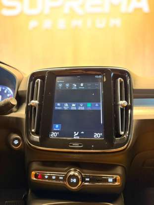 VOLVO-XC40-2020
