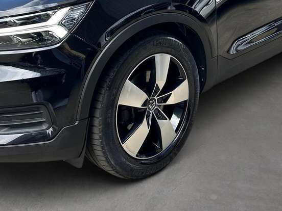 VOLVO-XC40-2.0 T5 GASOLINA MOMENTUM AWD GEARTRONIC VOLVO-XC40-2018
