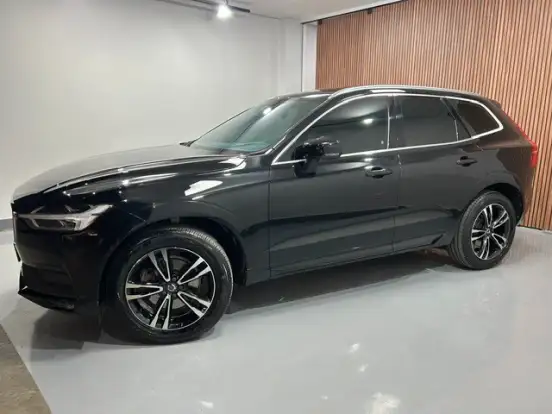 VOLVO-XC60-2.0 T5 GASOLINA MOMENTUM AWD GEARTRONIC VOLVO-XC60-2019