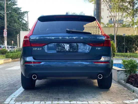VOLVO-XC60-2.0 T5 GASOLINA MOMENTUM AWD GEARTRONIC VOLVO-XC60-2018