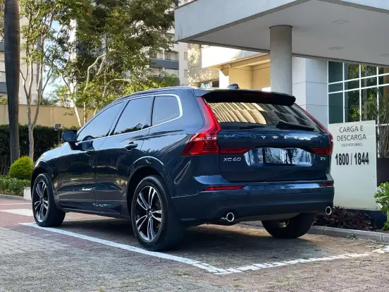 VOLVO-XC60-2018