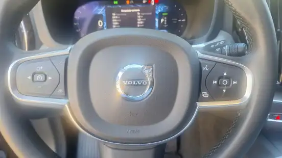 VOLVO-XC60-2024