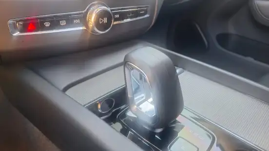 VOLVO-XC60-2024
