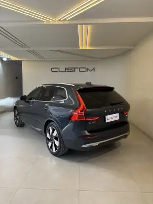 VOLVO-XC60-2023