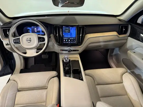 VOLVO-XC60-2023