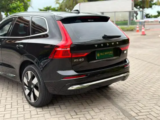 VOLVO-XC60-2024