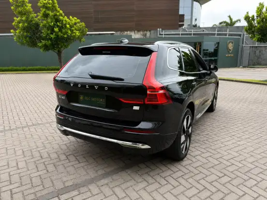 VOLVO-XC60-2024