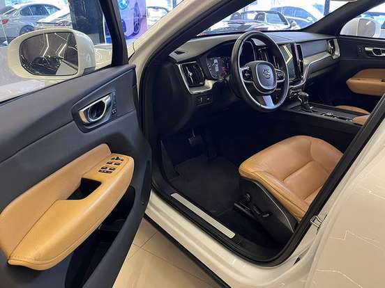 VOLVO-XC60-2019