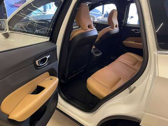 VOLVO-XC60-2019