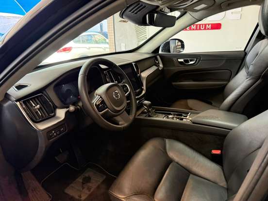 VOLVO-XC60-2018