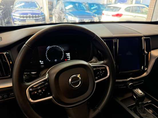VOLVO-XC60-2018