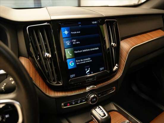 VOLVO-XC60-2020