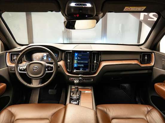 VOLVO-XC60-2.0 T5 GASOLINA MOMENTUM AWD GEARTRONIC VOLVO-XC60-2020