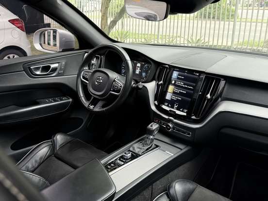VOLVO-XC60-2.0 T5 GASOLINA R-DESIGN AWD GEARTRONIC VOLVO-XC60-2017