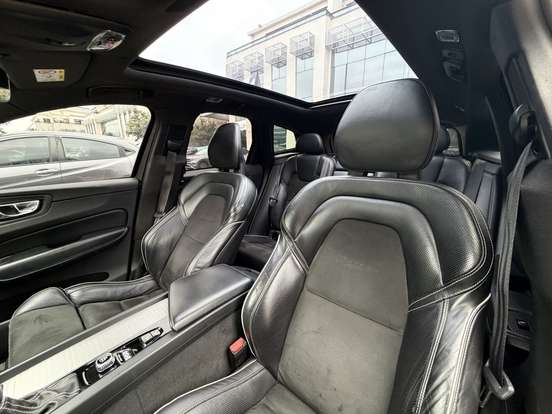 VOLVO-XC60-2.0 T5 GASOLINA R-DESIGN AWD GEARTRONIC VOLVO-XC60-2017