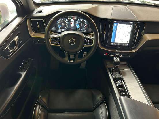 VOLVO-XC60-2018