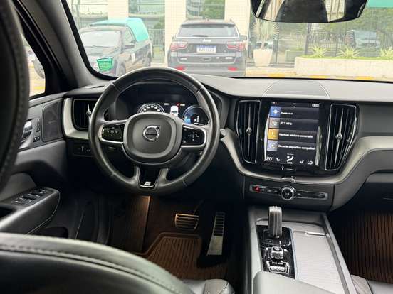 VOLVO-XC60-2019