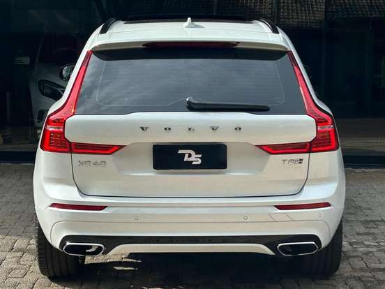 VOLVO-XC60-2020