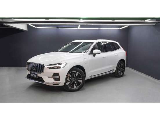VOLVO-XC60-2025