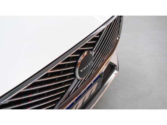 VOLVO-XC60-2025