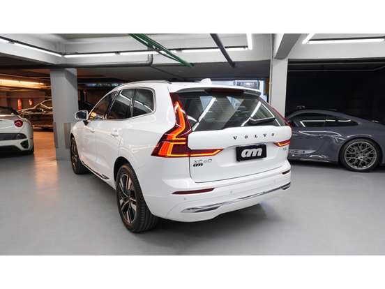 VOLVO-XC60-2025