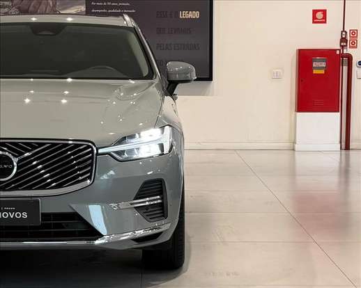 VOLVO-XC60-2025