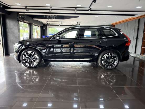 VOLVO-XC60-2025