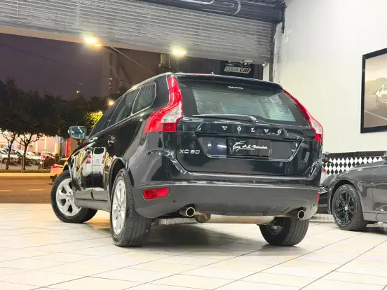 VOLVO-XC60-2010