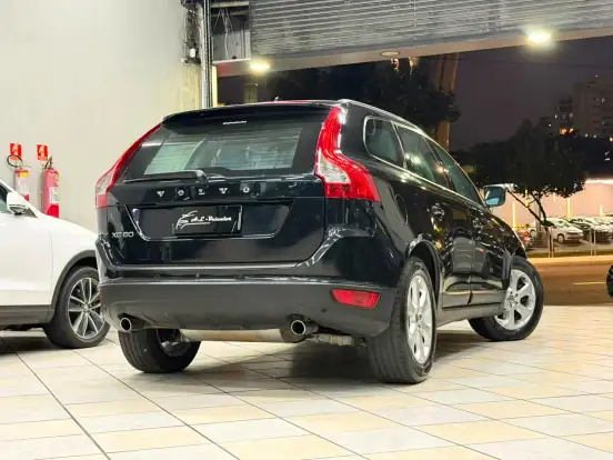 VOLVO-XC60-2010