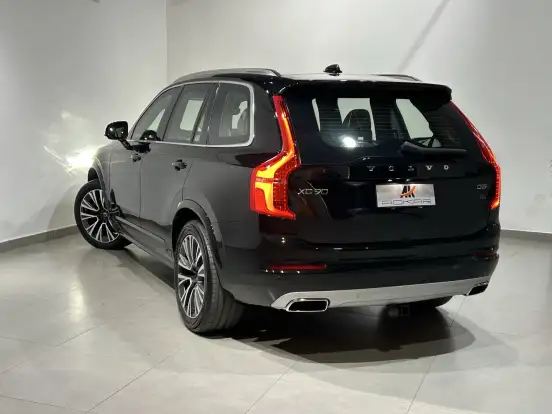 VOLVO-XC90-2019