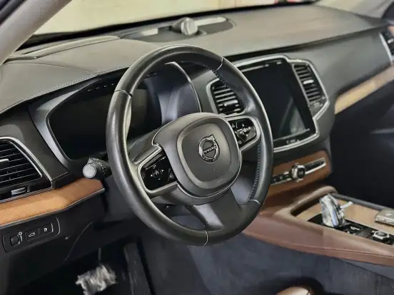 VOLVO-XC90-2019