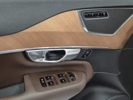 VOLVO-XC90-2022