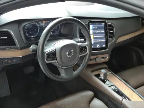 VOLVO-XC90-2022