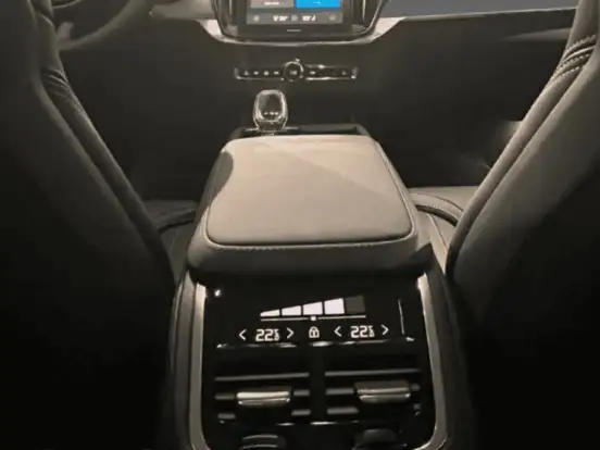 VOLVO-XC90-2025