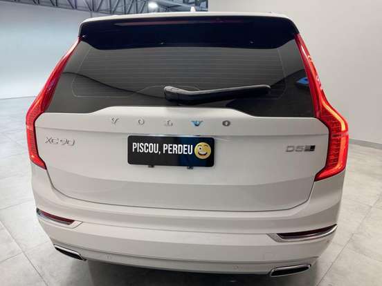 VOLVO-XC90-2018