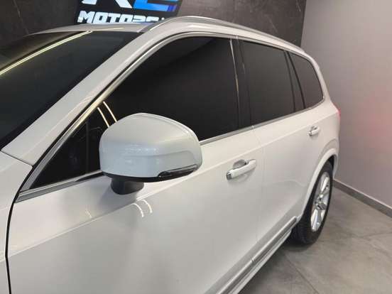 VOLVO-XC90-2018