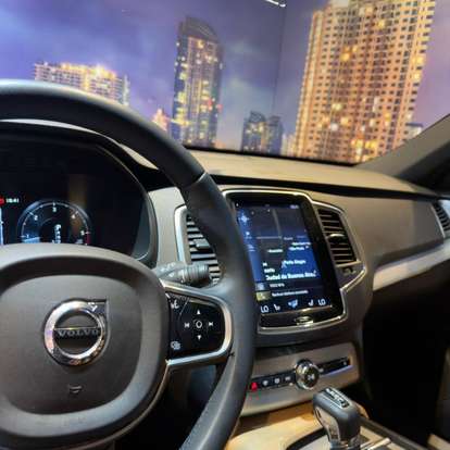 VOLVO-XC90-2018