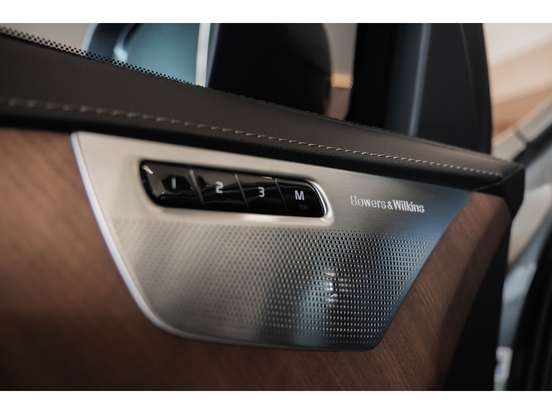 VOLVO-XC90-2017
