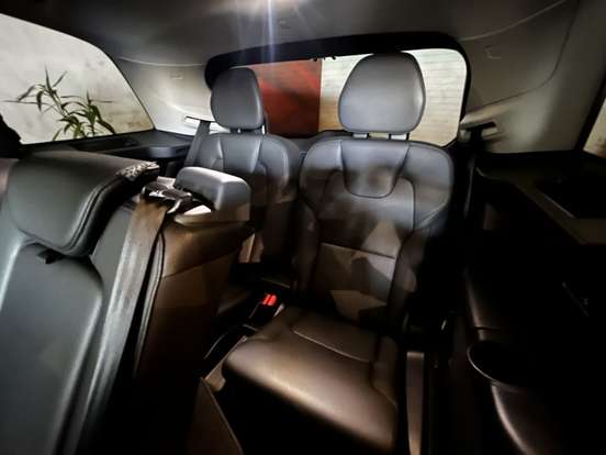 VOLVO-XC90-2021