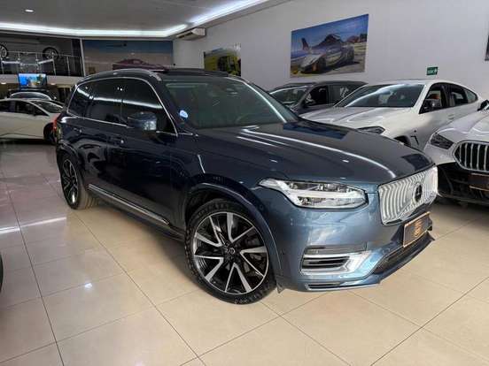 VOLVO-XC90-2023