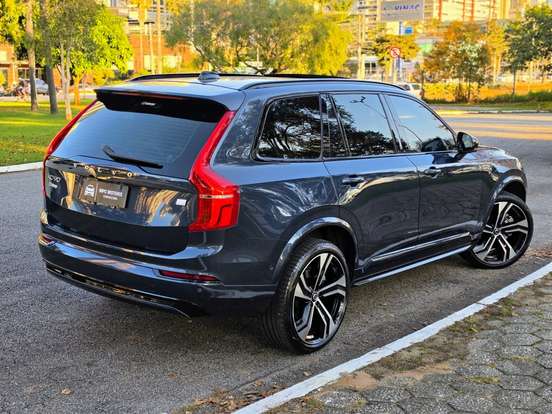 VOLVO-XC90-2022