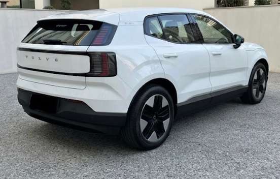 VOLVO-EX30-2024