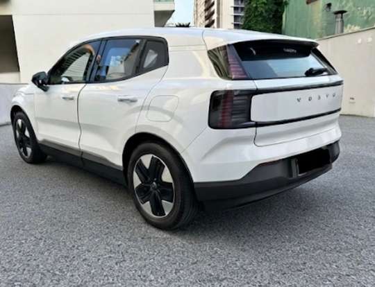 VOLVO-EX30-2024