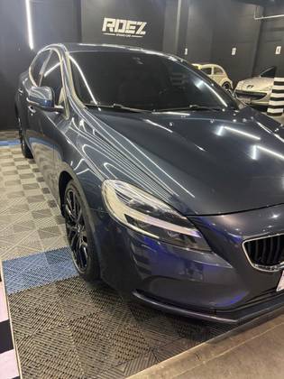VOLVO V40 2.0 T4 MOMENTUM GASOLINA 4P AUTOMÁTICO